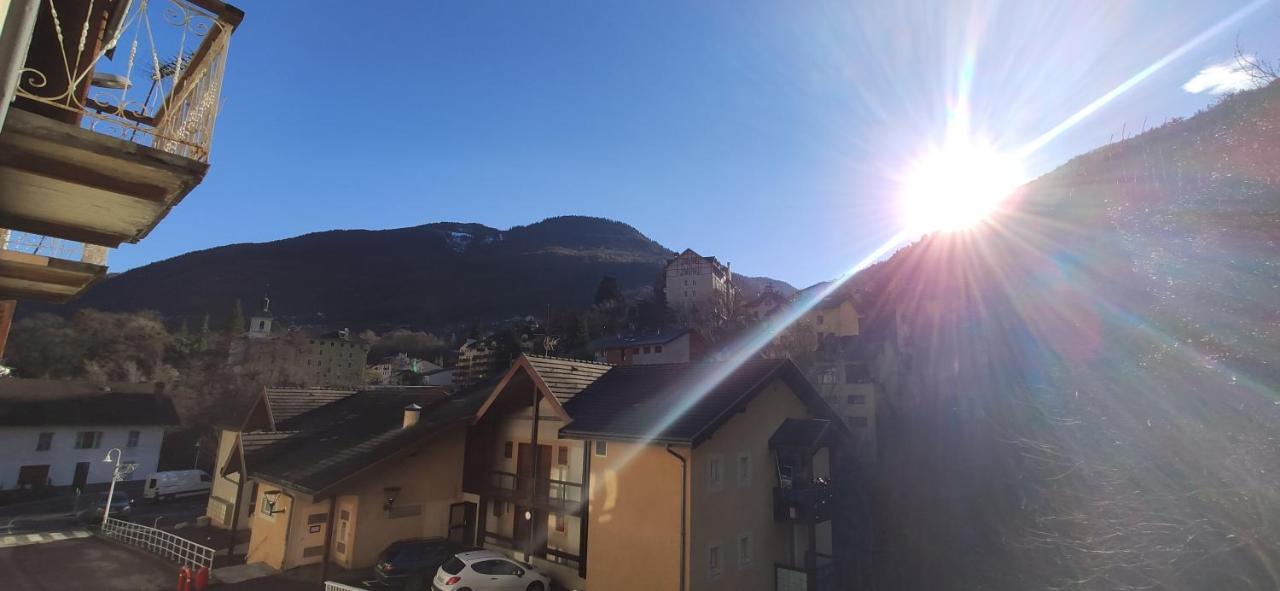 Joli Appartement Renove Avec Terrasse บรีดเดอ-เล-แบ็ง ภายนอก รูปภาพ