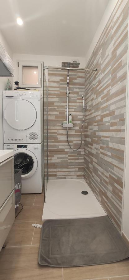 Joli Appartement Renove Avec Terrasse บรีดเดอ-เล-แบ็ง ภายนอก รูปภาพ