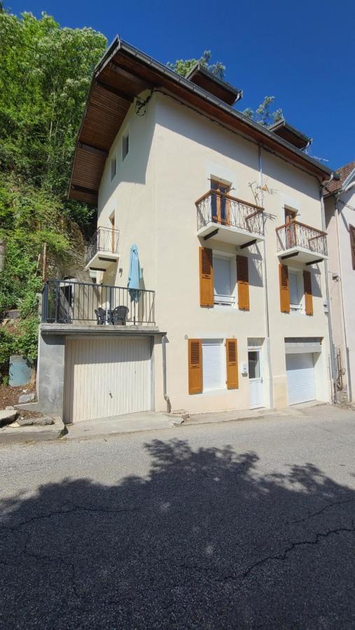 Joli Appartement Renove Avec Terrasse บรีดเดอ-เล-แบ็ง ภายนอก รูปภาพ